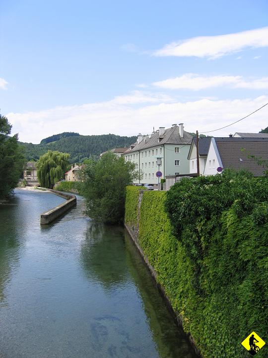 Karta1_ 037.jpg - Rzeka Schwarza (nie pamiętam jak to się pisze,a mapa za 7Euro przepadła)  jest ujęciem wody pitnej dla samego miasta Wiednia, więc nie ma żartów.